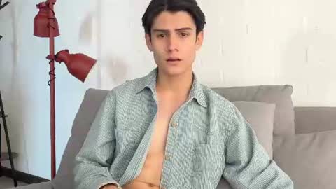 Snapshot of hey_cesard chatting on July 7, 7:51 pm hey_cesard online show from July 7, 7:51 pm