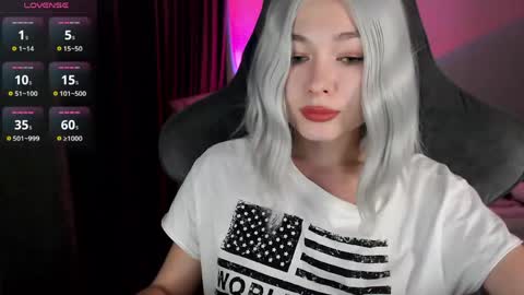 Snapshot of hey_nora_ chatting on April 26, 10:51 pm Nora online show from April 26, 10:51 pm