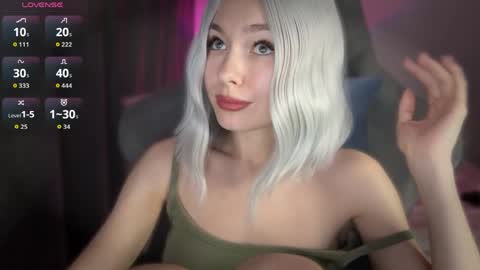 Snapshot of hey_nora_ chatting on May 9, 10:04 pm Nora online show from May 9, 10:04 pm
