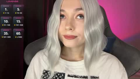 Snapshot of hey_nora_ chatting on June 6, 11:53 pm Nora online show from June 6, 11:53 pm