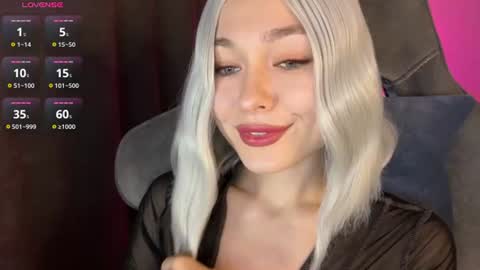 Snapshot of hey_nora_ chatting on June 22, 3:25 am Nora online show from June 22, 3:25 am