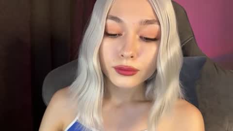 Snapshot of hey_nora_ chatting on June 29, 7:14 am Nora online show from June 29, 7:14 am