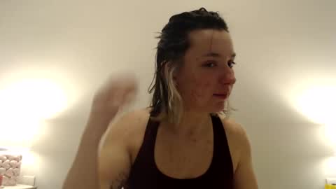 Snapshot of heyitspiper chatting on February 22, 2:17 am Piper online show from February 22, 2:17 am