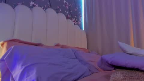 Snapshot of heymartina chatting on July 25, 3:42 pm Martina Ricci Show schedule Monday to Friday 8am colombia time I work some weekends online show from July 25, 3:42 pm