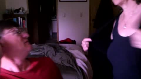 Snapshot of hg99too chatting on May 13, 2:36 pm hg99too online show from May 13, 2:36 pm