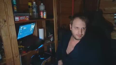 Snapshot of hharveyden chatting on February 18, 10:17 pm H Dawg online show from February 18, 10:17 pm