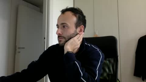 Snapshot of hhombre chatting on April 14, 8:09 am hhombre online show from April 14, 8:09 am