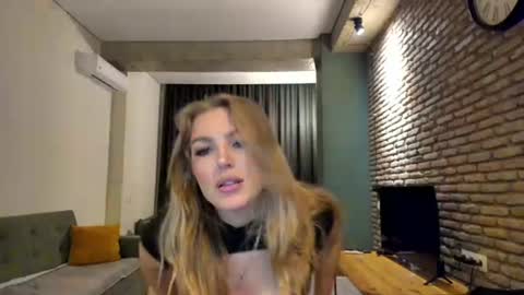 Snapshot of hi_lina chatting on July 5, 3:02 am Hi lina online show from July 5, 3:02 am