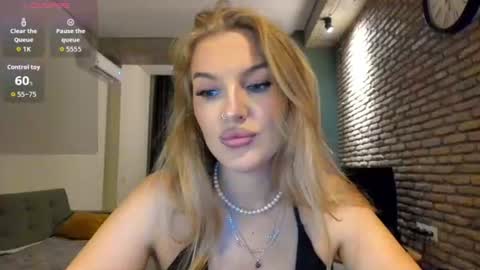 Snapshot of hi_lina chatting on July 13, 3:31 am Hi lina online show from July 13, 3:31 am