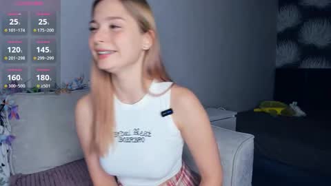 Snapshot of hidden_charm chatting on October 6, 4:15 pm Elizabeth online show from October 6, 4:15 pm