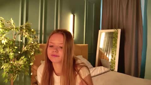 Snapshot of hidden_charm_ chatting on September 27, 7:57 am My name is Angelina but I like when you call me Angel online show from September 27, 7:57 am