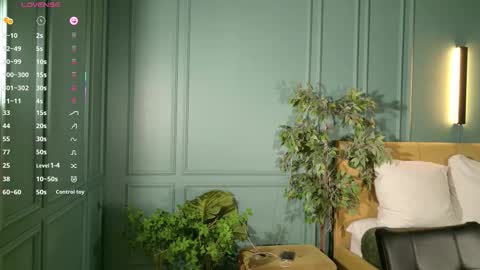 Snapshot of hidden_charm_ chatting on December 18, 8:53 am My name is Angelina but I like when you call me Angel online show from December 18, 8:53 am