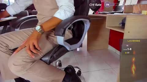 Snapshot of hiddenoffice chatting on December 27, 10:05 pm George online show from December 27, 10:05 pm