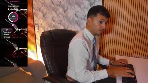 Snapshot of hiddenoffice chatting on October 27, 11:31 pm George online show from October 27, 11:31 pm