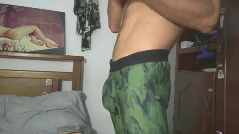 hideonbush online show from April 25, 6:05 am