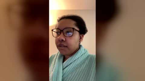 Snapshot of highkeyheidee chatting on April 25, 5:32 pm Juana B. Bread online show from April 25, 5:32 pm