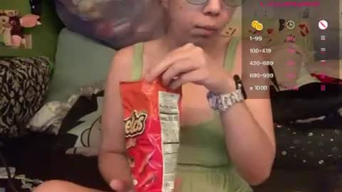 Snapshot of highnesscanna chatting on June 24, 6:45 am HiGHNESS CANNA online show from June 24, 6:45 am