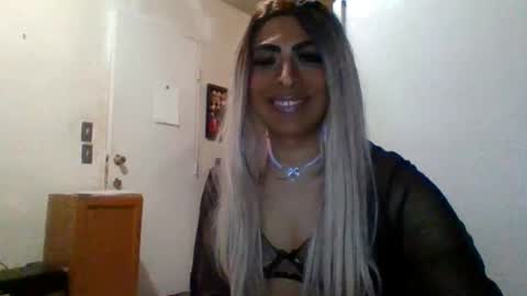 Snapshot of hihheelstranny chatting on November 1, 9:11 am hihheelstranny online show from November 1, 9:11 am