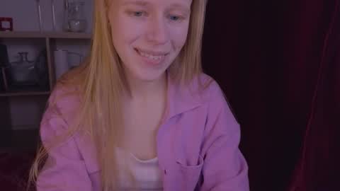 Snapshot of hihi_im_chloe chatting on February 3, 11:47 pm Chloe online show from February 3, 11:47 pm