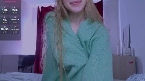 Snapshot of hihi_im_chloe chatting on April 1, 5:52 am Chloe online show from April 1, 5:52 am