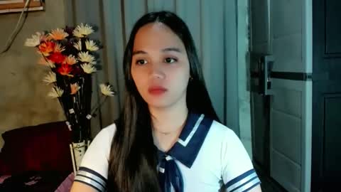 hilarymolly online show from April 8, 4:45 am