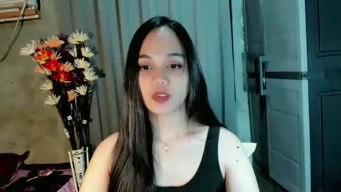 hilarymolly online show from April 16, 3:02 pm