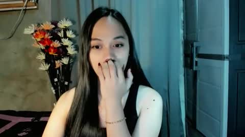Snapshot of hilarymolly chatting on April 18, 10:21 pm hilarymolly online show from April 18, 10:21 pm
