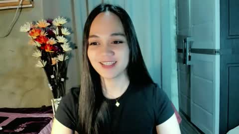 Snapshot of hilarymolly chatting on April 22, 2:36 am hilarymolly online show from April 22, 2:36 am