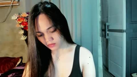 Snapshot of hilarymolly chatting on April 23, 8:35 am hilarymolly online show from April 23, 8:35 am