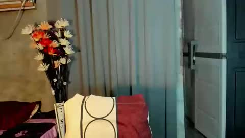 Snapshot of hilarymolly chatting on April 23, 12:29 pm hilarymolly online show from April 23, 12:29 pm
