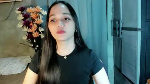 Snapshot of hilarymolly chatting on May 2, 6:24 pm hilarymolly online show from May 2, 6:24 pm