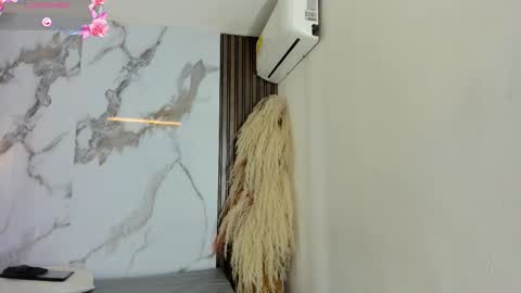 Hilary Thomsom online show from February 17, 11:50 am