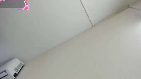 Hilary Thomsom online show from February 26, 12:15 pm