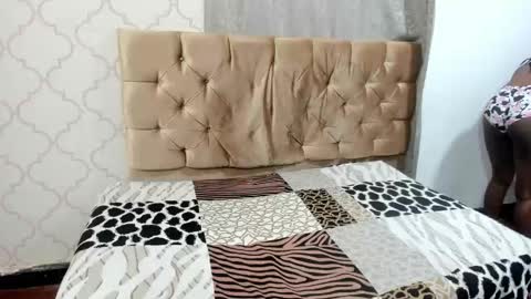 hilaryy_19_ online show from October 26, 12:00 pm