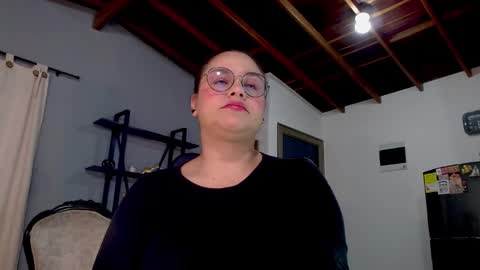 Snapshot of hillary_12 chatting on September 18, 11:12 am Miranda online show from September 18, 11:12 am