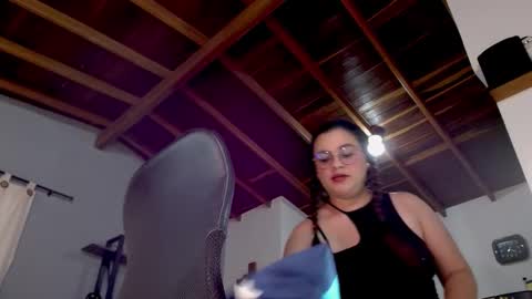 Snapshot of hillary_12 chatting on September 27, 9:20 pm Miranda online show from September 27, 9:20 pm