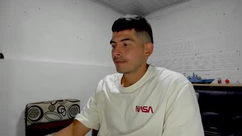 Snapshot of himoreno97 chatting on December 11, 12:54 am Hi moreno online show from December 11, 12:54 am