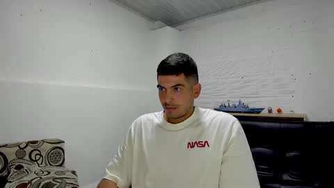 Snapshot of himoreno97 chatting on December 11, 3:56 am Hi moreno online show from December 11, 3:56 am