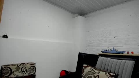 Snapshot of himoreno97 chatting on December 18, 10:35 pm Hi moreno online show from December 18, 10:35 pm