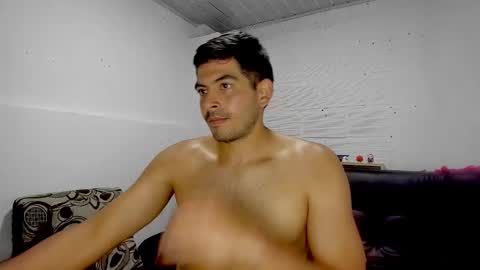 Snapshot of himoreno97 chatting on February 16, 11:48 pm Hi moreno online show from February 16, 11:48 pm