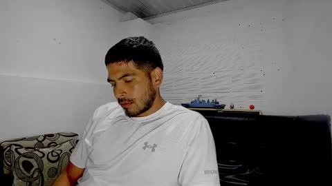 Snapshot of himoreno97 chatting on March 12, 5:13 am Hi moreno online show from March 12, 5:13 am