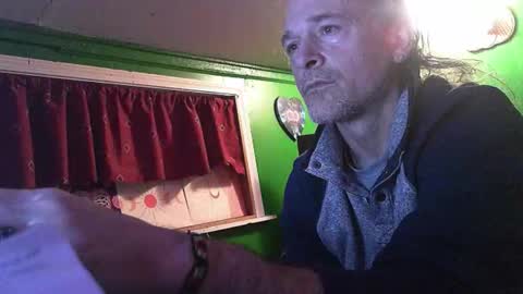 Snapshot of hippiedad333 chatting on February 1, 6:01 am hippiedad333 online show from February 1, 6:01 am