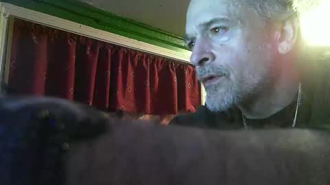 Snapshot of hippiedad333 chatting on February 10, 12:15 am hippiedad333 online show from February 10, 12:15 am