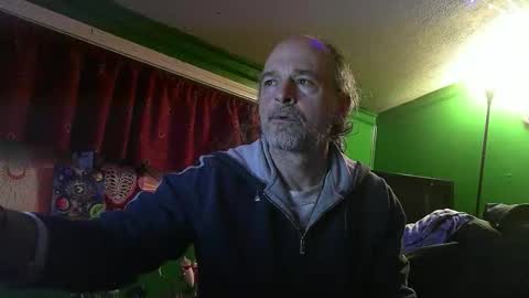 Snapshot of hippiedad333 chatting on February 18, 11:11 pm hippiedad333 online show from February 18, 11:11 pm