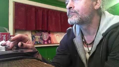 Snapshot of hippiedad333 chatting on March 3, 1:34 am hippiedad333 online show from March 3, 1:34 am