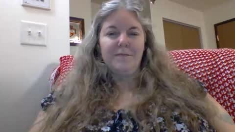 hippysnewhere online show from June 9, 11:44 am