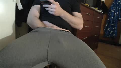 Snapshot of hockeyplayer206850 chatting on December 6, 4:36 am Hockey Player online show from December 6, 4:36 am