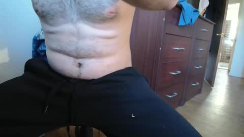 Snapshot of hockeyplayer206850 chatting on January 9, 8:44 pm Hockey Player online show from January 9, 8:44 pm