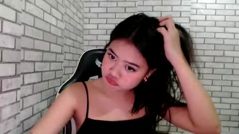 hoelyfloryn online show from April 16, 12:06 pm