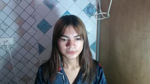 Snapshot of hoelykarina chatting on February 23, 5:05 am Karina3 online show from February 23, 5:05 am